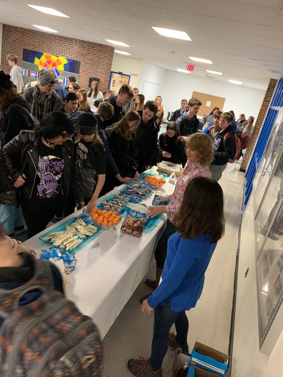 MMUCougars's tweet photo. Academic Boosters providing some “Brain Food” during Midterm break on Day #2 of exams. Keep it all In focus MMU - people care about and love you regardless of result...just give it a good try. #thanksAB #yougotthis #cougarnation https://t.co/mSZ2JeYqMu
