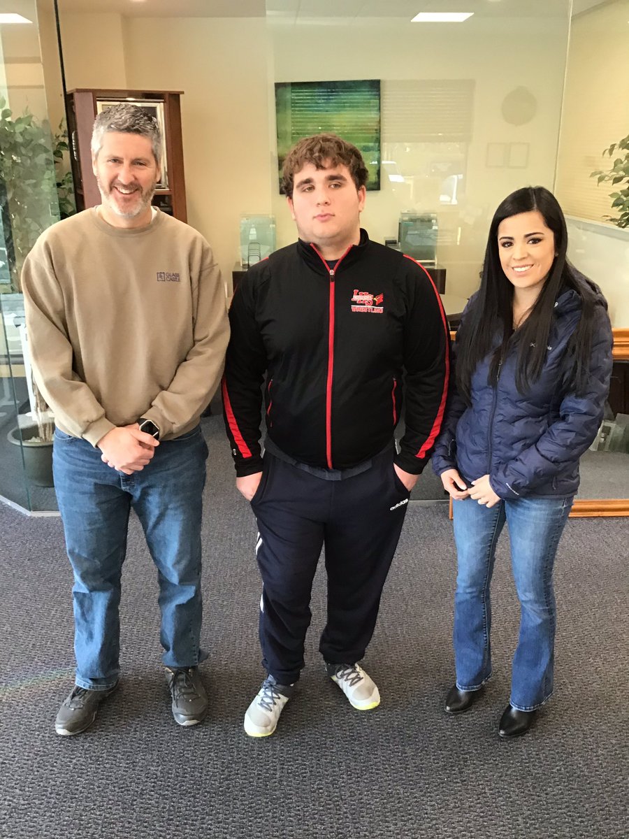LHSCareerSkills's tweet photo. Today was our first day working with a new community partner Glass Castle.  Nice work Ethan! @MicheleDeremer https://t.co/VS8trqod6V