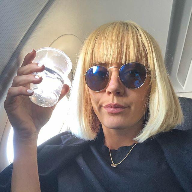 themothermaker's tweet photo. This is me. Looking very relaxed on a flight on my own. Enjoying a G&amp;T. In a couple of weeks I will be flying solo with my 3 year old all the way to Aus with a 4 hour layover in Singapore. Fellow mums and dads. Hit me up with your fave tips for surviving… https://t.co/AS40ZPIem5 https://t.co/QsLuQbtRhL