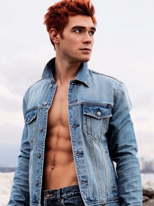 1CelebzDudez's tweet image. Who is hotter? 

RT for KJ Apa

LIKE for Noah Centineo