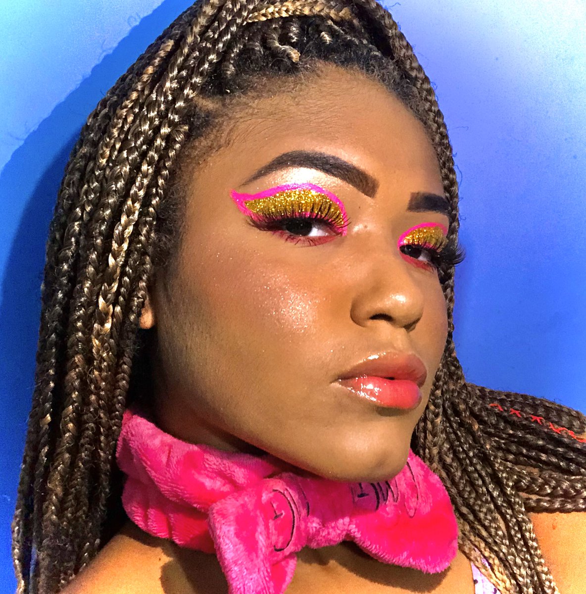 Vem carnaval 💖✨ 
#make #makeuptutorial #makeup #makes #universomakeup #universofeminino #universodamaquiagembrasil #universomakeup_oficial #universodamaquiagem_oficial #universomaquiagem_oficial #maquiagemcolorida #maquiagemcomglitter #maquiagemcomamor