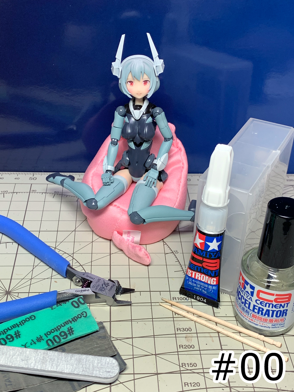 のらくろ 一軸関節を使用した可動フィギュアの軸接続渋味調整について瞬間接着剤を使った方法を紹介します 対象は最近cfリターン発送されたエクスカちゃん まずは各軸の修正結果と用意するもの 3 600番程度の紙やすり 瞬間接着剤 硬化促進剤