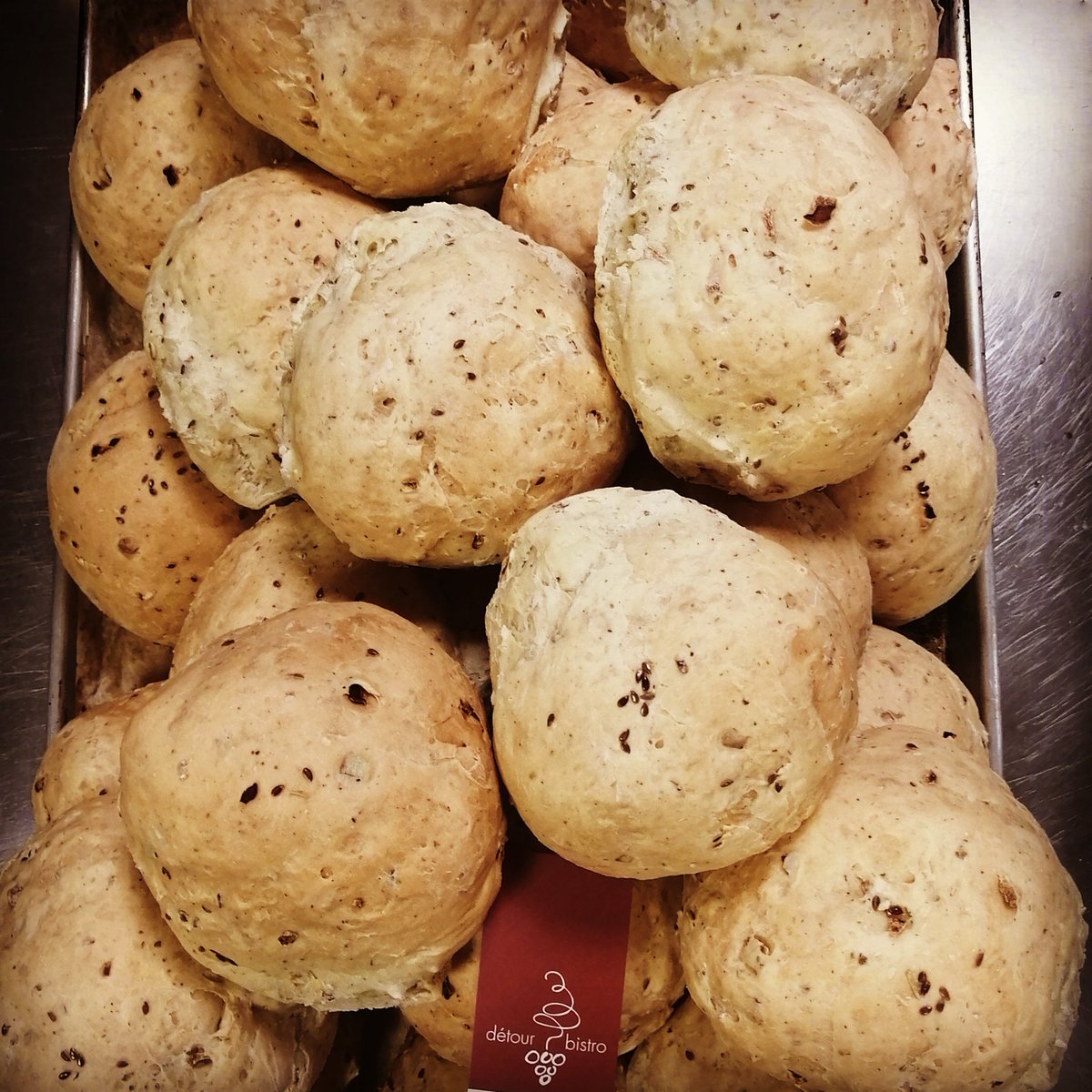 detourbistro's tweet photo. Notre pain maison à l'avoine et graines de lin

.

.

.

#rosemontpetitepatrie #rosepatrie #ruebeaubienest #mtlfood #montrealfood 
#detourbistro #arrondissementrosemontpetitepatrie https://t.co/hefR7gnFjp