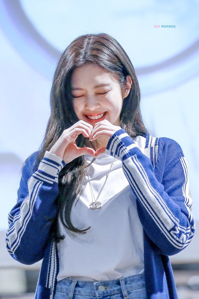 JENNIE THAILAND ♡ tweet media