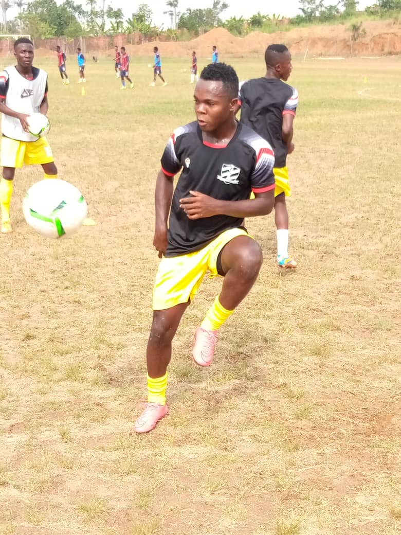 youngwisefc's tweet photo. Up Next.........Matchday 2
Warm up session ahead of kick off.
We are ready for Kotoku Royals Fc
Agenda 3 points.
Your predictions?????
ππππ
#OdaStadium
#YoungWiseFc https://t.co/eoNrLsuMLw