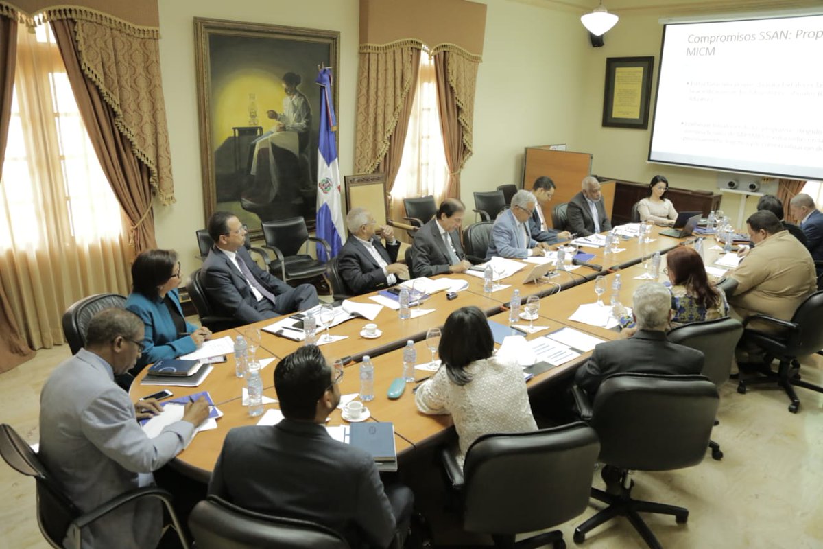 GMontalvoFranco's tweet photo. La medida se tomó en reunión del Consejo Nacional para la Soberanía y Seguridad Alimentaria y Nutricional, #Conassan, una instancia responsable del seguimiento y monitoreo de las acciones encaminadas a consolidar la seguridad alimentaria en nuestro país. https://t.co/L1vRGH8Cf0
