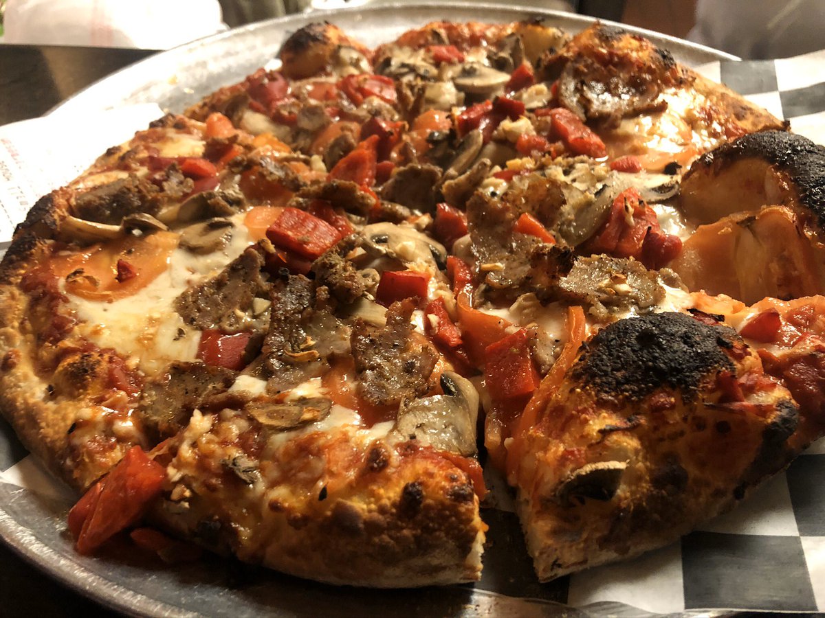 FumoAlto's tweet photo. Happy Wednesday!
Come join us for lunch 11:30 - 3pm, happy hour 3pm - 7pm or dinner with your co-workers, family, and friends today! Wednesday’s Deal BOGO Entree Pasta Half Off. See you soon.

#clarendonpizza #arlingtonpizza #pizzadeal #hotsoup #pasta #eatyourcrust #happyhour https://t.co/5jpbFYePoR