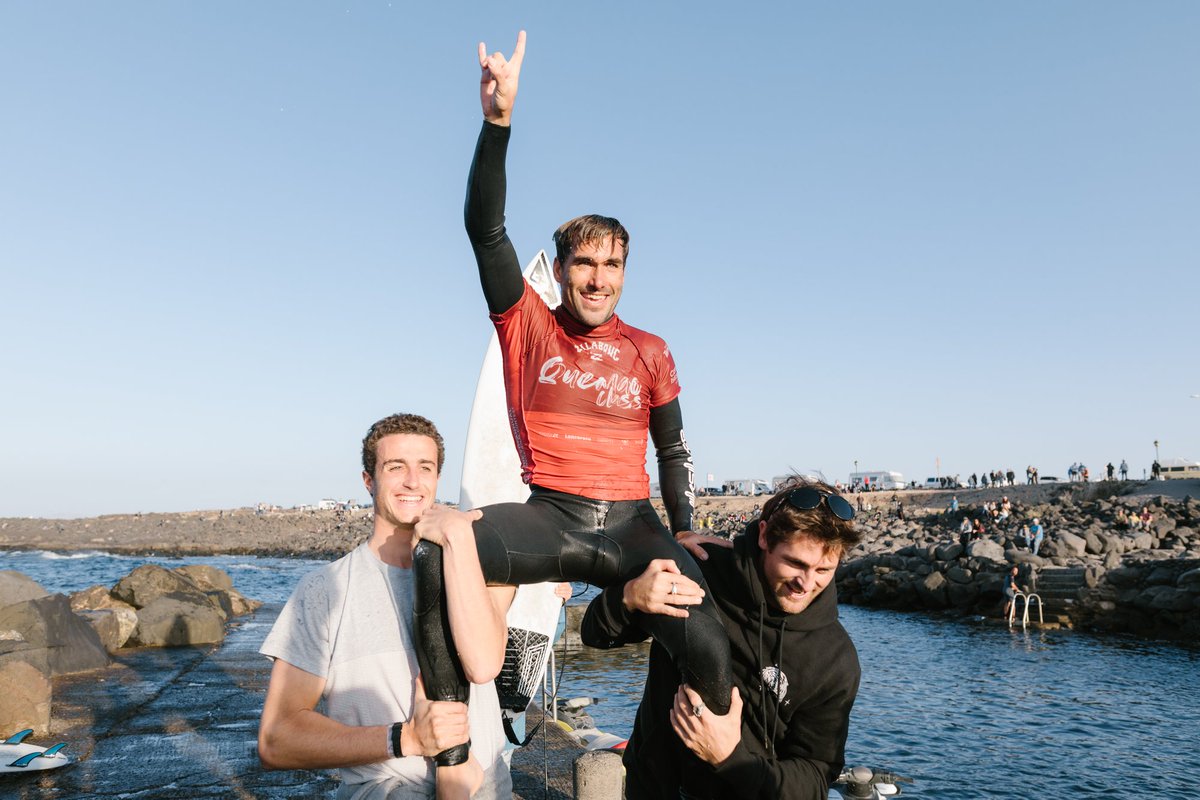 PlaneteSurf's tweet photo. Aritz Aranburu et Amaury Lavernhe flambent à El Quemao ! L'Espagnol en surf et le Français en bodyboard remportent la 5e édition du #QuemaoClass dans des vagues parfaites. Les vidéos : https://t.co/FAjyXpx48I https://t.co/zIjJyK3zH2