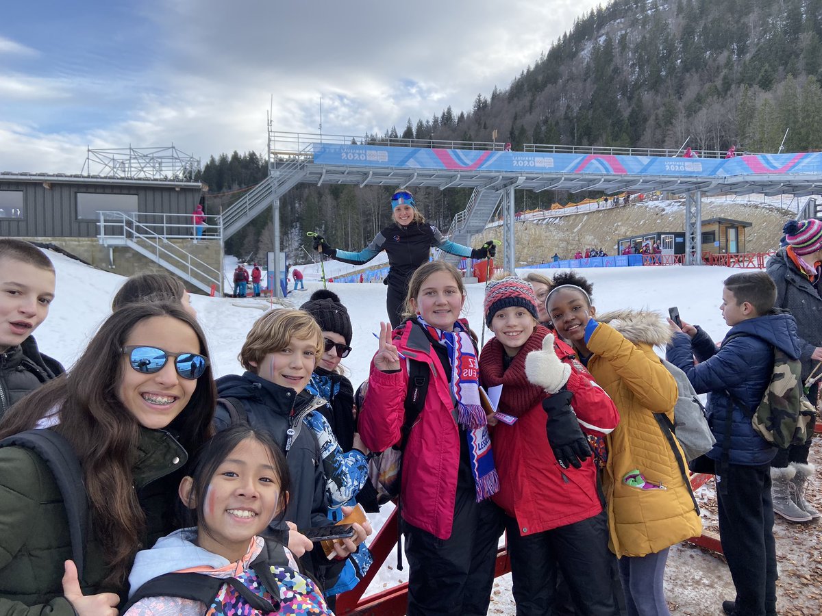CROS_BFC's tweet photo. ➡️ Des souvenirs pleins la tête, de l’ambiance, des sportifs, la flamme olympique... Les 400 jeunes qui sont venus sur le site @Lestuffes2020 grâce au @CROS_BFC ont eu des choses à raconter à leur famille en rentrant ce mardi soir aux 4 coins de la @bfc_region... 🤩 https://t.co/nnp6xEwhBb