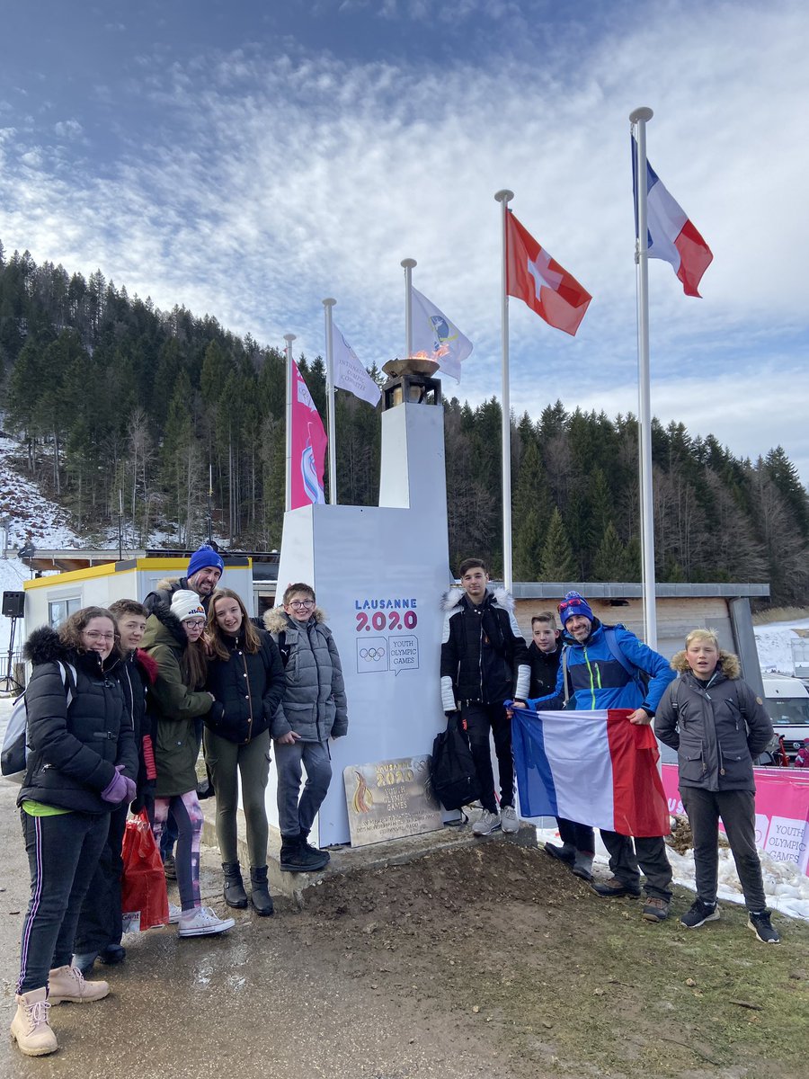 CROS_BFC's tweet photo. ➡️ Des souvenirs pleins la tête, de l’ambiance, des sportifs, la flamme olympique... Les 400 jeunes qui sont venus sur le site @Lestuffes2020 grâce au @CROS_BFC ont eu des choses à raconter à leur famille en rentrant ce mardi soir aux 4 coins de la @bfc_region... 🤩 https://t.co/nnp6xEwhBb