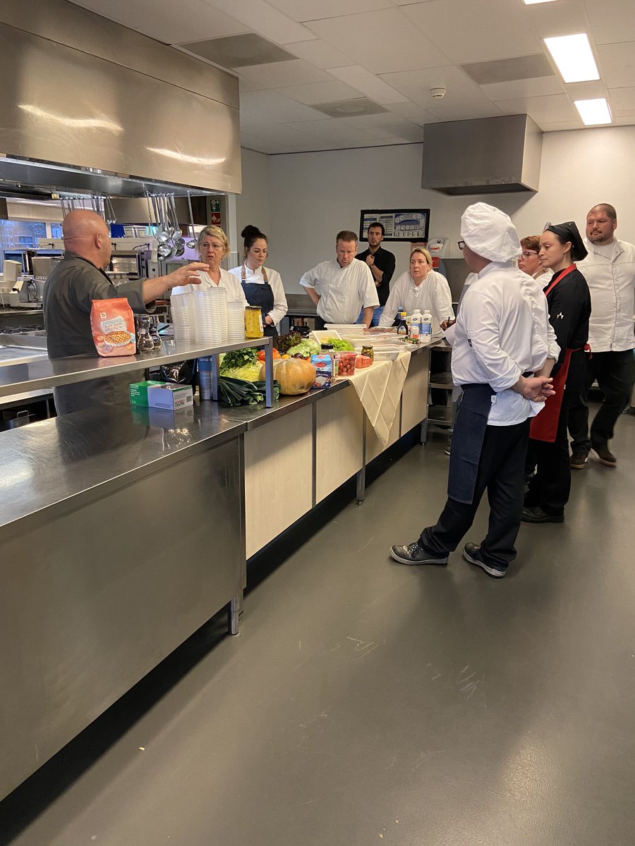 Vandaag de organisatie van het balansmoment voor alle koks van Zorggroep Charim. Praktijktoets bij CSV Het Perron in Veenendaal. Alles in het kader van “Smaakvol bij Charim”. Ook interesse in een op maat gemaakt Opleidingstraject. Neem gerust contact met ons op <a href="/GeruTimmers/">Geru Timmers</a>
