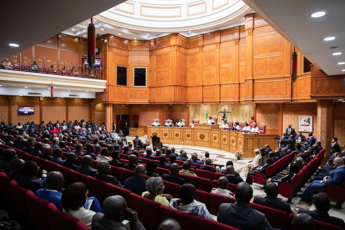J'ai assisté ce mercredi à l’audience de rentrée solennelle de la Cour constitutionnelle pour l’année 2020. Une juridiction garante du bon fonctionnement de nos institutions et de l'Etat de droit au #Gabon, en même temps qu'un rouage majeur de la stabilité de notre pays.