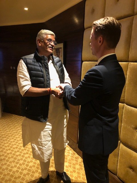 DanishMFA's tweet photo. 🌊🥤Clean water is an essential element of a more sustainable future – and Denmark and India are working together on this important agenda!

Today 🇩🇰Minister for Foreign Affairs @JeppeKofod agreed with 🇮🇳Minister of Jal Shakti @gssjodhpur on an even closer cooperation.

#SDG6 https://t.co/dTUt4Pmh9Y