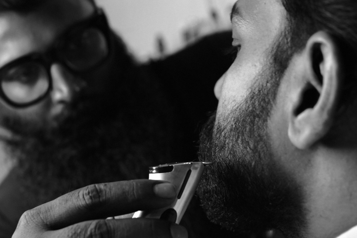 DShavebarber's tweet photo. @D__Darshan in action to glorify his customer’s appearance with his prodigious skills.

#BarberLife #Hairstyles #Beard #Hairstyle #HairstylesForMen #HairstylesForGirls #Bearded #Beardstyle #Beards #BeardMan https://t.co/95cNNbz2Pe