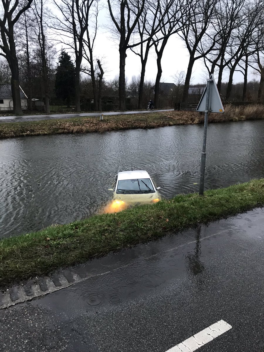 Goed besluit om de duikers weg te bezuinigen bij de <a href="/VNOGregio/">Veiligheidsregio Noord- en Oost-Gelderland</a> @gem_Heerde  wat kan er gebeuren
