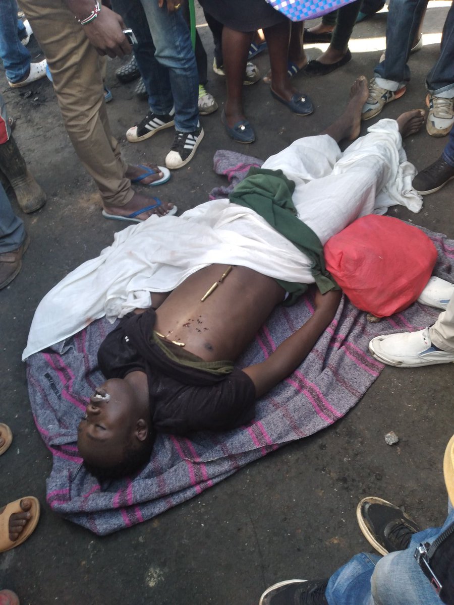 reuben_kaslow's tweet photo. This young man has died through police brutality ,for simply asking why he pays taxes yet he cant have a better road,this government instead of sending contractor they are sending live bullets ,anyway "Wellcome to Kenya Republic of China"#Kasarani https://t.co/gjxTxYWVPU