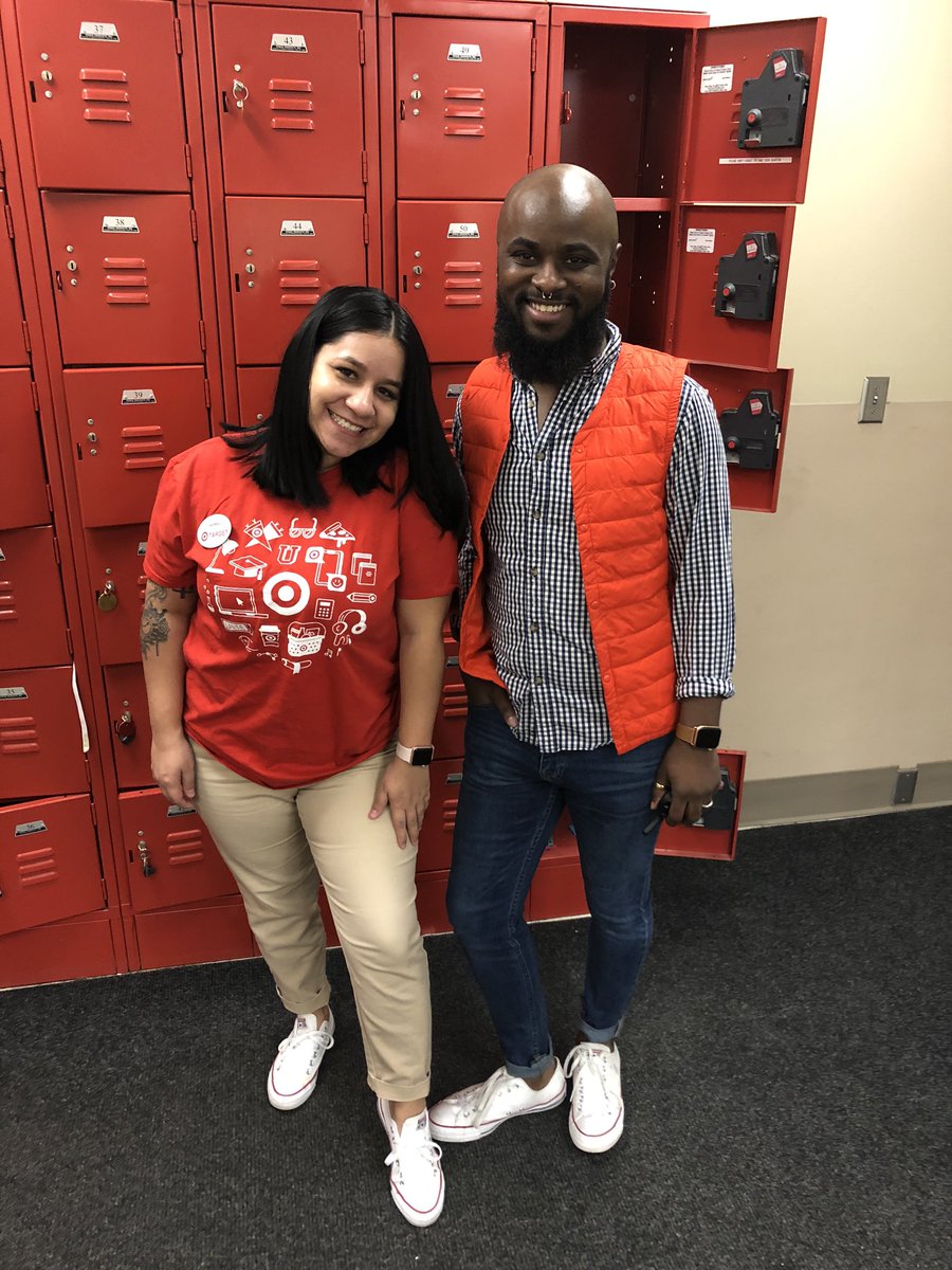 ETL HR <a href="/stever1445/">stever1445</a> and HR Expert Jasmine are building a great team culture one “step” at a time! #shoetwins 👟 @ErinHostinsky <a href="/veramay11/">April Bengert</a>