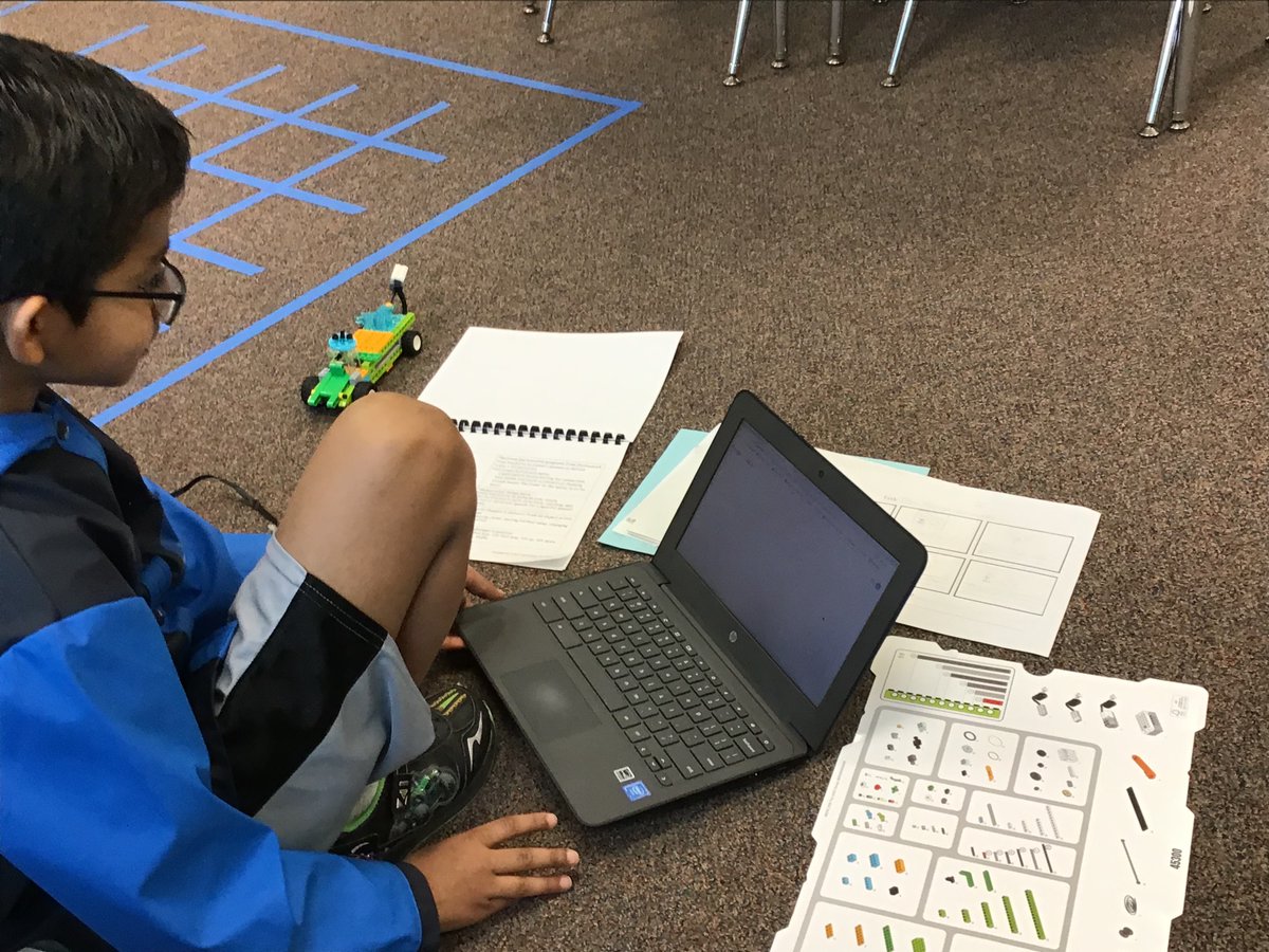 ashleyelm_gt's tweet photo. We took observations and found solutions and this helped us with building and programming cars,animals, and gyro makers. #un4gettable #FISDQUEST #Tweeteroftheday @AshleyElem @MrsSarahBedell @MrsJones_4th @LEGO_Education https://t.co/Bp27rvXR6O