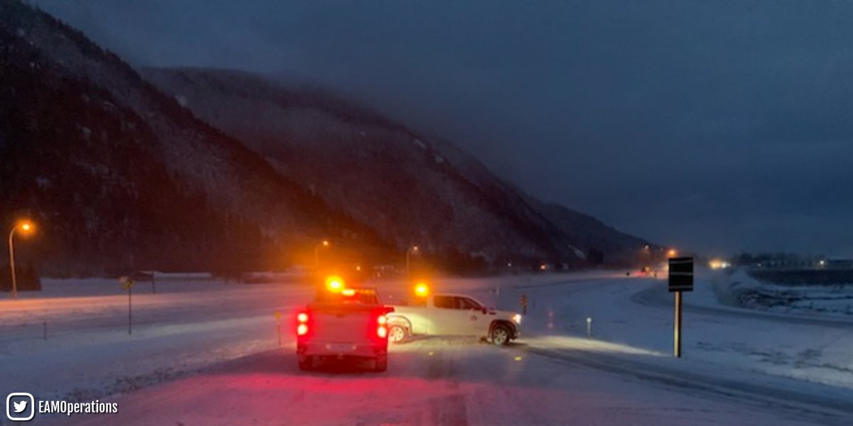 CapitChilliwack's tweet photo. ⚠️#BCHwy1 is CLOSED along the Sumas Prairie (Lickman Exit 116 to Sumas Exit 92) due to extreme whiteout conditions from blowing snow. 

⚠️Detour via #BCHwy11 ↔️ #BCHwy7  ↔️#BCHwy9

https://t.co/aT8QC7Cnc6

#FraserValley #AbbotsfordBC #ChilliwackBC... https://t.co/FAMK6OZajs
