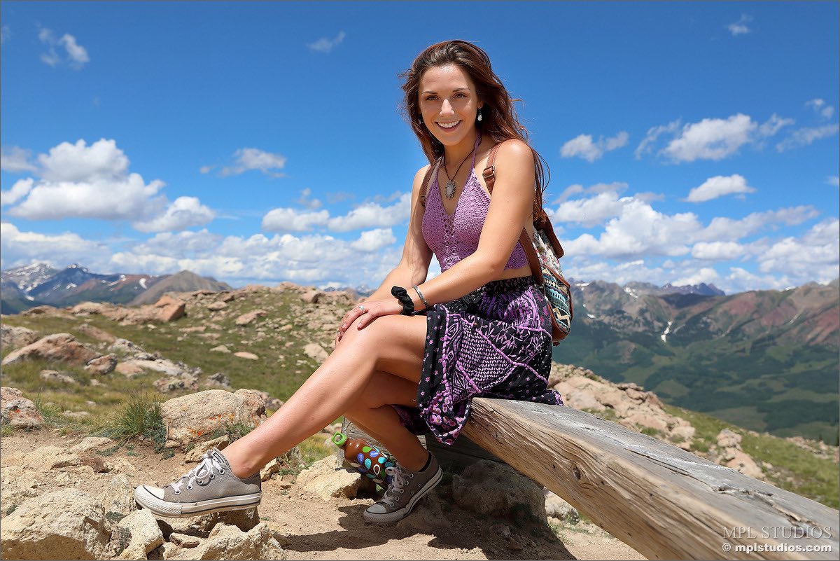 Thierry_Fashion's tweet photo. Postcard from Mt Crested Butte featuring Elena Generi @MariposaMuse
Free gallery > https://t.co/VUFcLAviqz
πΈ @Thierry_MPL
#mplthierry #thierrympl #mplmodels #mplstudios #arthouse >> https://t.co/PnJXoIq352 https://t.co/c7Aj11hjYV