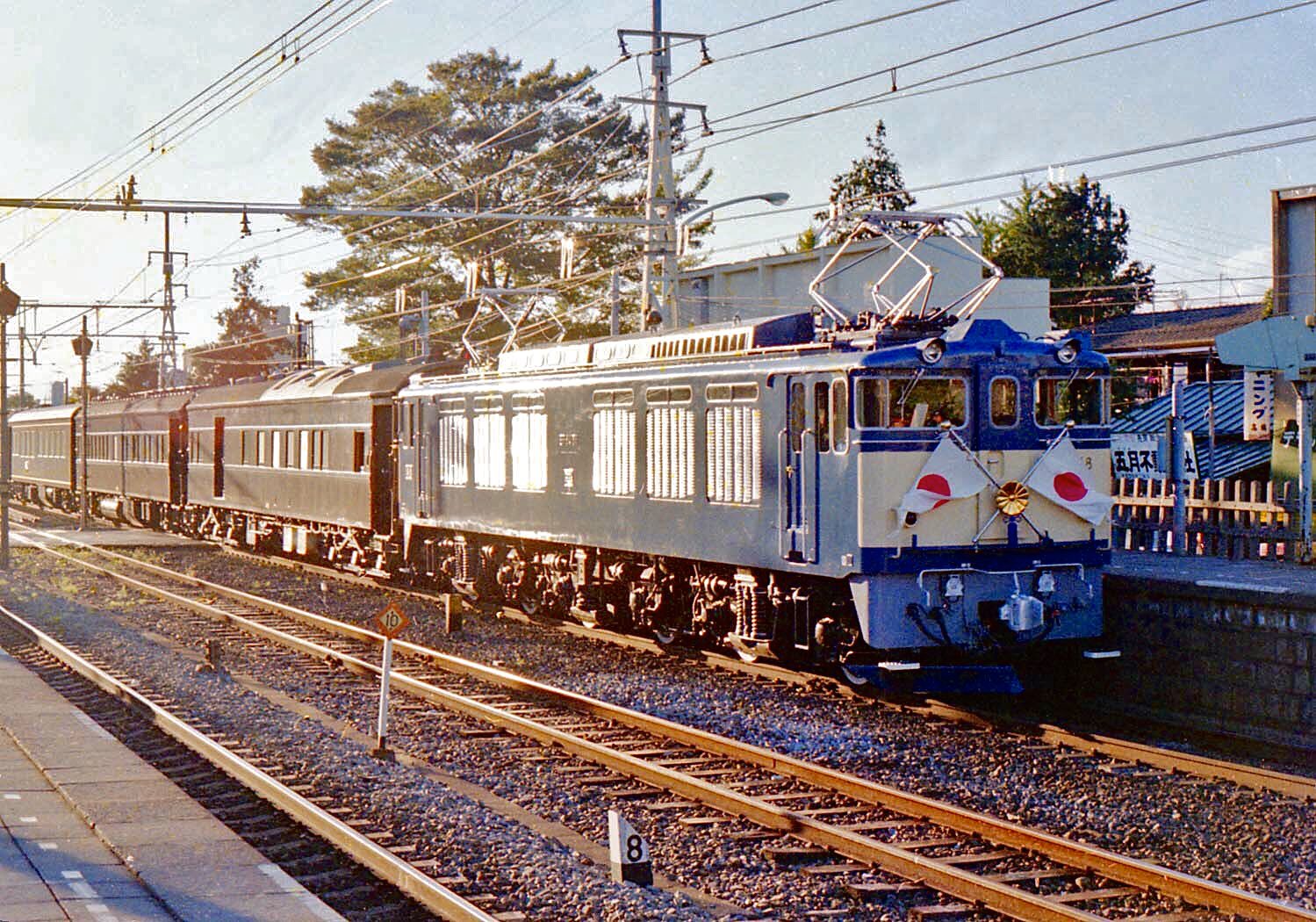 monsieur keisuke в X: „国鉄最後のお召し列車牽引機、EF64 77 monsieur keisuke в X: „国鉄最後のお召し列車牽引機、EF64 77