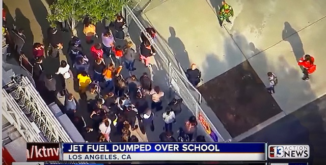 #LAXFuelDumpElementarySchool  Pretty tricky dumping fuel in a populated area - the pilot-in-command/Captain makes the determination depending on the severity of the emergency to reduce landing weight.  Las Vegas captures this breaking news:  

lnkd.in/gtqyuRv