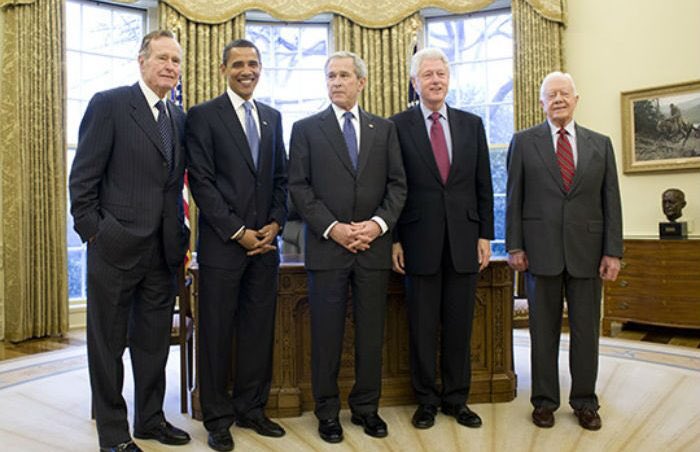 6 generations of <a href="/psuwrmc/">Wx Risk Management Club PSU</a> presidents at the Penn State reception last night at AMS! Excited to see how the club will grow in the future with <a href="/AndrewmardWX/">andrewmard-WX</a> at the helm #AMS2020 #ovaloffice