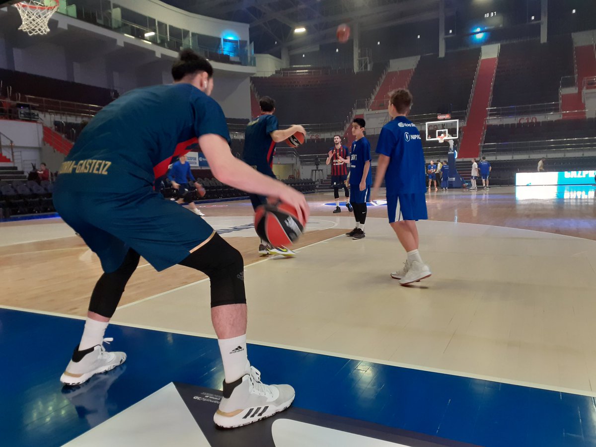 RitxiWar's tweet photo. Calienta #Baskonia en el Sibur Arena. A las 17.45h en directo desde San Petersburgo te contamos en @radio_vitoria el #ZenitBaskonia
Queremos arrancar con bien pie la #RussianWeek #GoazenBaskonia https://t.co/VgD8JpffjJ