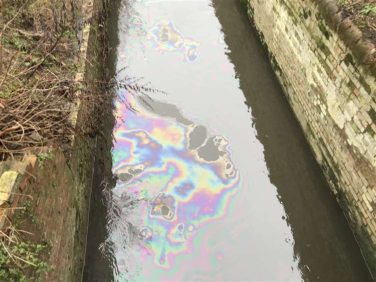 cameoCP's tweet photo. RIVER LARK POLLUTION INCIDENT 
Bury St. Edmunds, Rushbrook / River Lane, 15/01/2020

We're looking for any sightings of suspicious activity / fly-tipping in the last 24 hours. Please direct message with information. https://t.co/f3wQfAeZK6