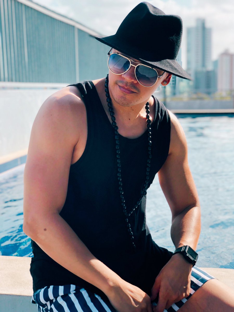 flexoficial's tweet photo. Y llego el verano en mi Panama⚡️ https://t.co/QxAsnQGyro