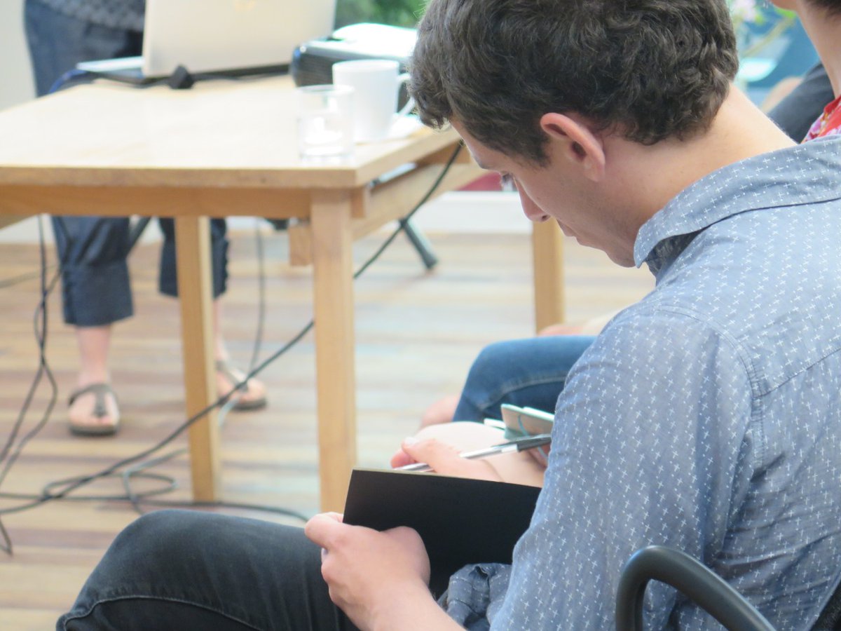 Hoy es el primer día de dos intensas jornadas de capacitación y actividades en nuestra casa matriz con los equipos de <a href="/Biblioteca_Viva/">Biblioteca Viva</a> y <a href="/vivaleer/">Viva Leer | Copec</a>.
En estos días hablaremos de: #NuevaConstitucion, #feminismo, #inclusión, escritura, organización de festivales, entre otros temas.