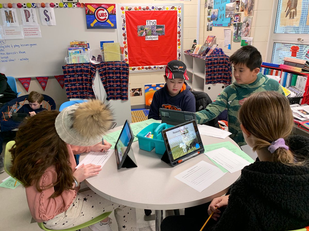 5th graders reviewing their peers’ awesome Syscon keynote presentations &amp; giving feedback on nonfiction techniques #findingjoy67