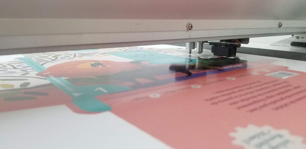 ImpServicop's tweet photo. Miren el libro Yoga para peques 🙌 que hicimos para @amblagar. Un libro objeto pensado en formato de tarjetas, reunidas dentro de una caja, para que chicos, grandes, profes de yoga ¡y todos!  se diviertan practicando yoga 🙇‍♂🙇‍♀
#Editesulibro #Autopublicacion https://t.co/8yB58tKolI