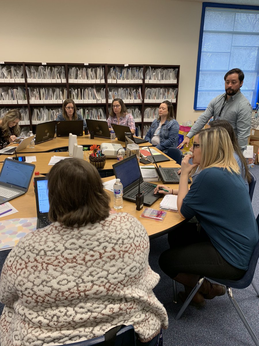 MGEllisPrimary's tweet photo. Kindergarten teachers are learning to use #GoogleClassroom. It improves efficiency with lesson plans and allows administrators to quickly provide feedback. #BeTheLeadLearner @FortWorthISD @FWISDTech @AdamGEdu https://t.co/J6GXQ1YtDL