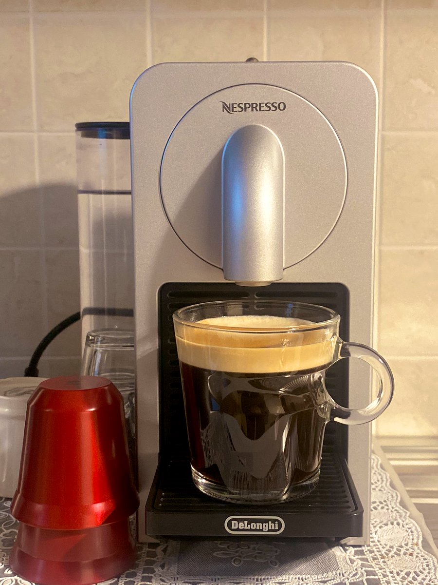 LuziSergio's tweet photo. Cosa c’è di meglio il mercoledì pomeriggio se non un caffè ☕️ lungo targato @Nespresso #viewcollection #nespresso #caffe #mercoledipomeriggio https://t.co/DqK9LAsv6h
