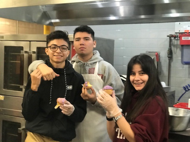 AHS_ESOL's tweet image. Fun day with culinary arts in the kitchen. Thank you AHS Culinary! #workplacereadiness