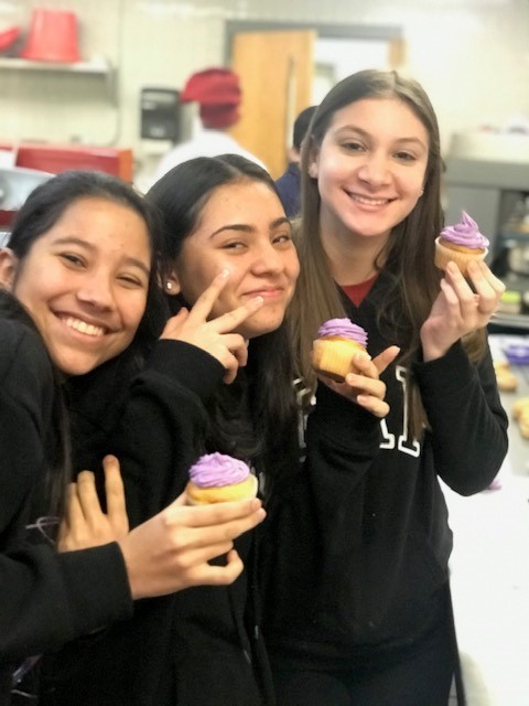 AHS_ESOL's tweet image. Fun day with culinary arts in the kitchen. Thank you AHS Culinary! #workplacereadiness