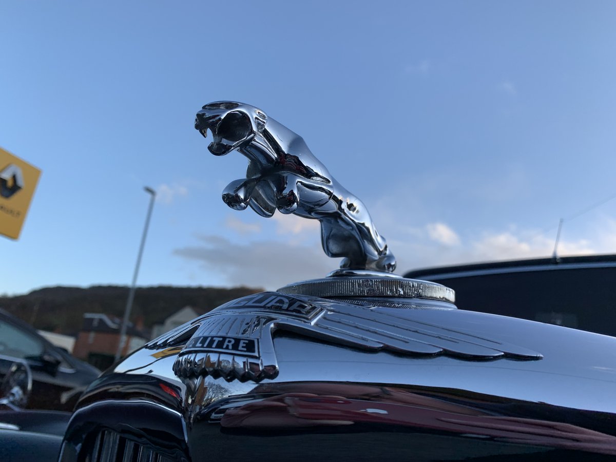 KineholmeOtley's tweet photo. WOW 70 #yearold Mark V @Jaguar 3.5 #drophead #coupe just turned up. One of only 108 #everbuilt. 46800 miles from new. #stunning #gorgeous #ClassicCar #classiccars #WednesdayMotivation #enthusiast #collector #mint #polished #shiney #leather #Jaguars #leaping #oldschool #classic https://t.co/1AjPYzb2xR