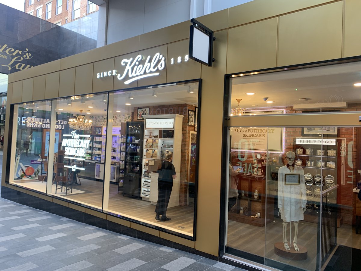MomentumQuacks's tweet photo. Kiehl's brand new gold kiosk, situated within Keys Court. Another superb shop fit from Momentum Group.

#advise #build #manage #maintain #construction #commercial #projectmanagement https://t.co/Cp9FYZKjve