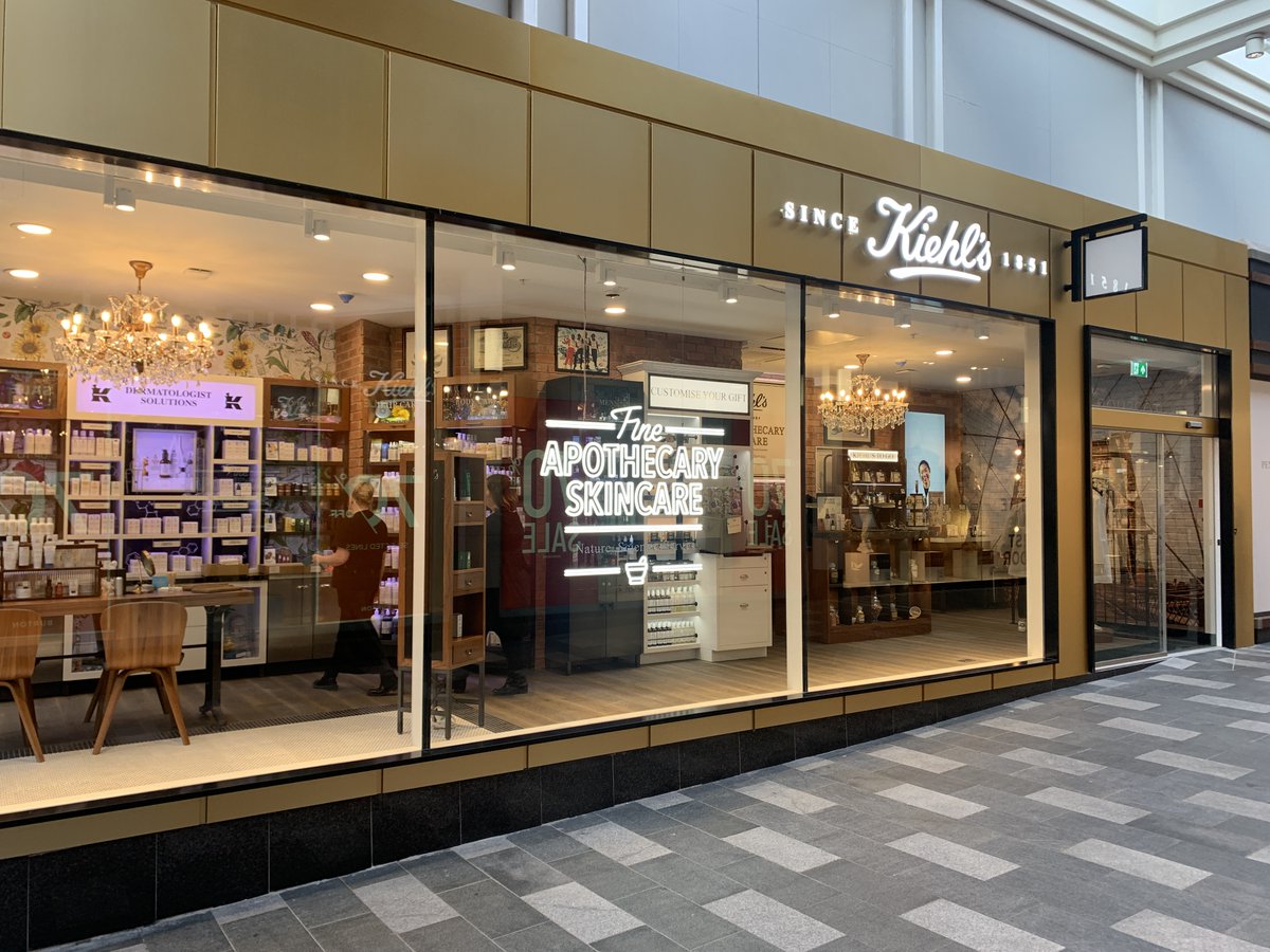 MomentumQuacks's tweet photo. Kiehl's brand new gold kiosk, situated within Keys Court. Another superb shop fit from Momentum Group.

#advise #build #manage #maintain #construction #commercial #projectmanagement https://t.co/Cp9FYZKjve