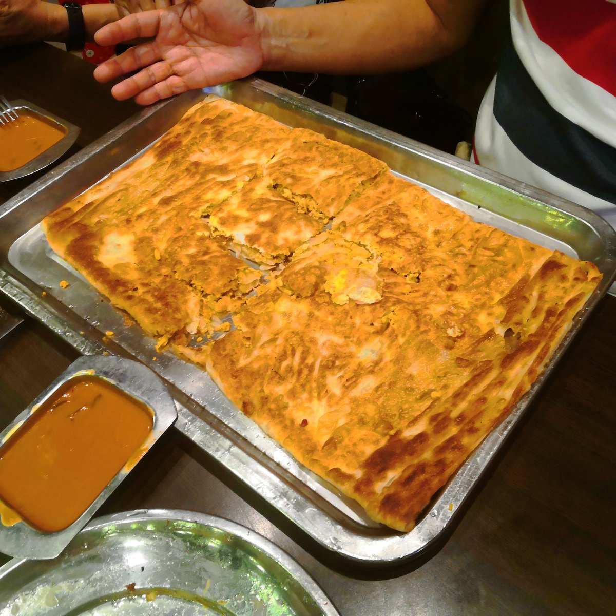theminarmy's tweet photo. Look at this huge ass murtabak. Dads hand for size HAHAHAHAHAHA
#howtofinish??? https://t.co/VUe6uwQiBN