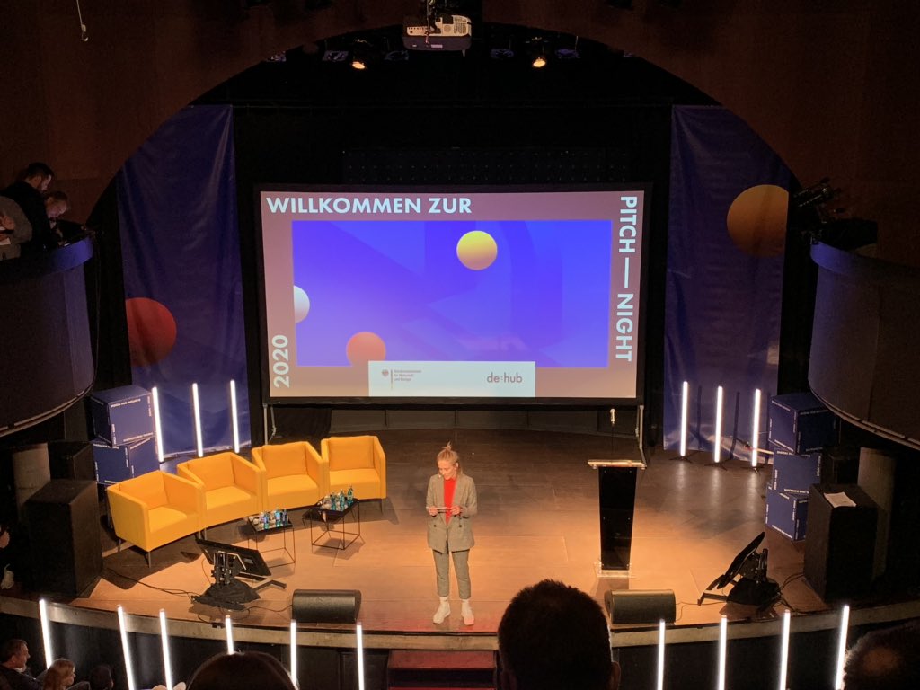 smartsystemshub's tweet photo. #willkommen #dehubpitchnight Warten, wer pitcht... #Spannung @BMWi_Bund @rcktcom https://t.co/Qw0m9QJu4v