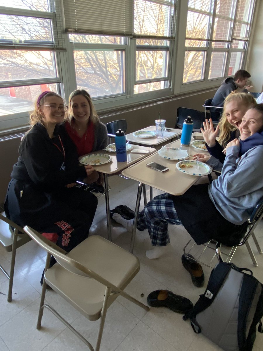 RedHawk_Spanish's tweet image. Gracias to all who came to our New Years party! Hope you all have buena suerte en 2020!