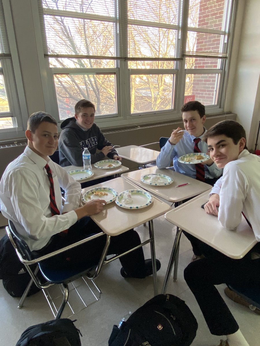 RedHawk_Spanish's tweet image. Gracias to all who came to our New Years party! Hope you all have buena suerte en 2020!