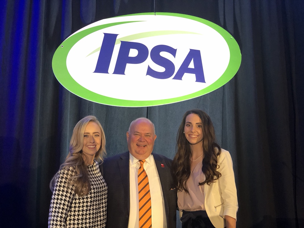 uarkbumpers's tweet photo. Katie Gardner (left), Anna Mathis 2 of 10 winners of national Independent Professional Seed Assoc scholarships, honored at #IPSA's meeting in KC; w/ Todd Martin, #BumpersGrad &amp; alumni society board member.
#IPSA2020 #AgComm #AgBusiness #AgLeadership
#AgFoodLife https://t.co/3KlXQKjpy9
