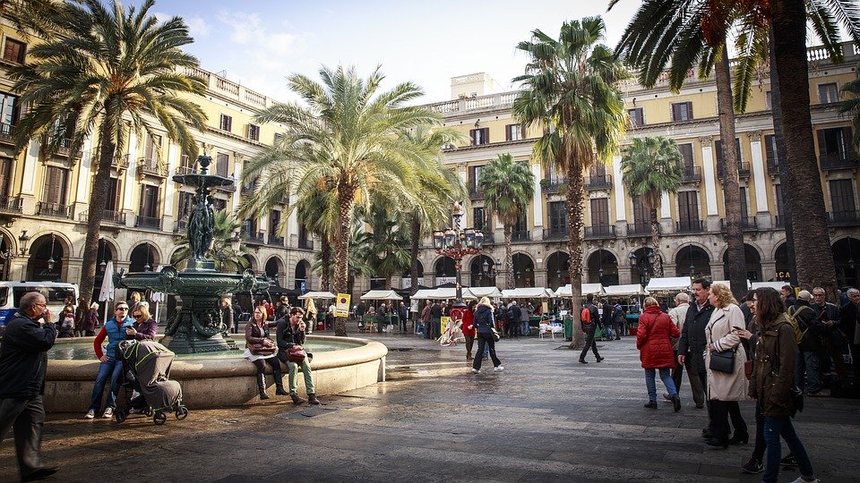 If you're searching for a spectacular city break with gorgeous beaches thrown in too, then Barcelona holidays are your best bet! Find out all about the Spanish Catalonian Capital here: finerthingsmagazine.co.uk/short-breaks/b… ❤️
