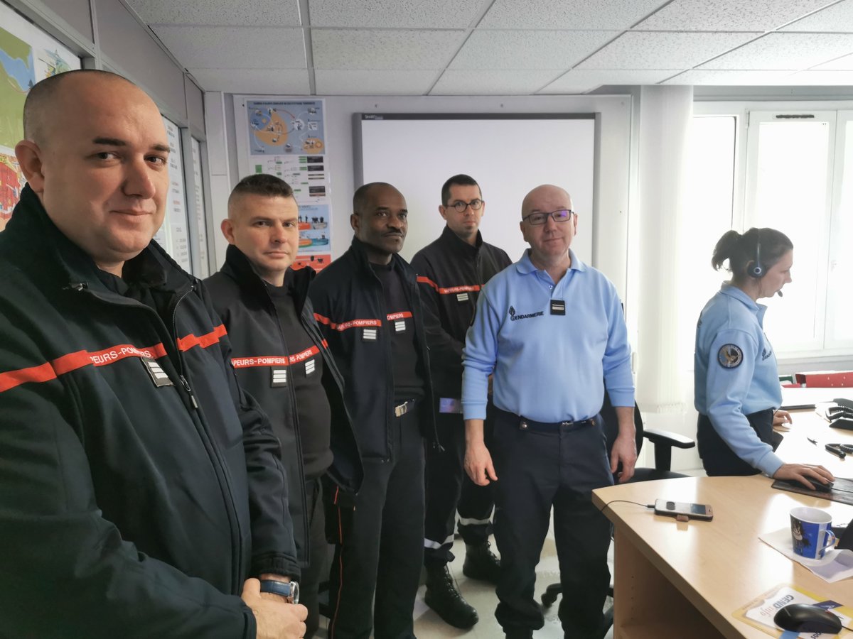 mdefoy_msgu's tweet photo. Dernier jour de formation initiale pour le 1er groupe des nouveaux Officiers de Coordination Opérationnelle #OCOPS @SDIS50 avec un temps de visite chez nos partenaires du #SAMU50 et @Gendarmerie__50 #CORG l'occasion de souligner l'excellente coopération entre les services. https://t.co/5JI2Q3iQK2