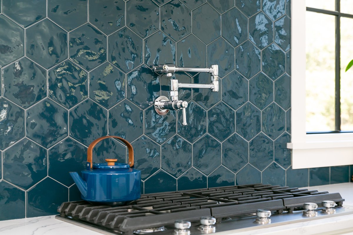 GardenStateTile's tweet photo. A new year, a new decade, and yes – new tile trends! From bold colors and classic shapes to the latest advances in manufacturing, 2020 tile style offers a prime opportunity to create residential and commercial spaces unlike anything seen before. https://t.co/6YE6sauMeH https://t.co/gviihrQ5Cu