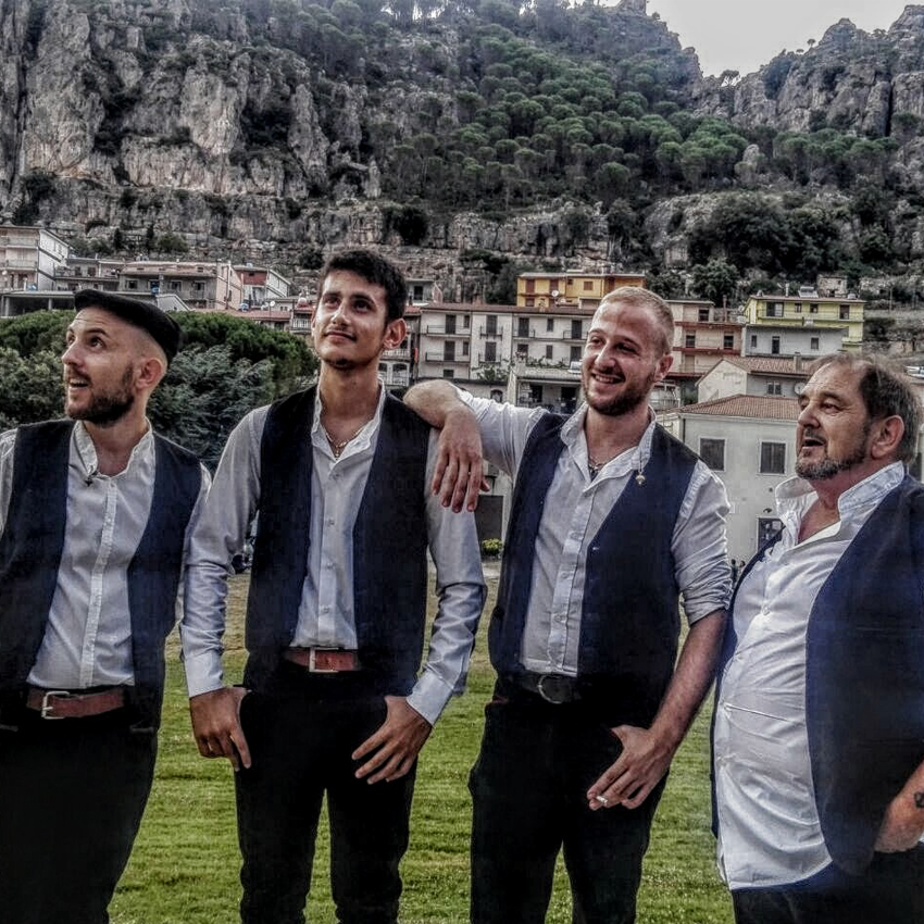 ❄️[INVERNALE // LA PROG] RDV le 18/02 avec <a href="/TMilia/">Tenores de Orosei</a> &amp; les chanteurs a cappella d'<a href="/opusjam/">Opus Jam</a> pour une soirée éclectique à #Calenzana !
Infos : musical-calenzana.com 
#RMCC2020 #RMCC20  #Invernale  #corsica #cultura #festival #polyphonies #opusjam #acappella #beatbox #tmilia