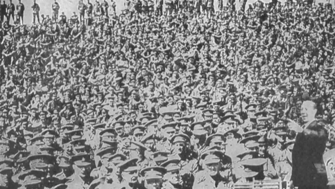 fossroger's tweet image. early 1917: Harry Lauder says he wants to "sing for the boys on the frontlines who are in the thick of the struggle with the Hun.” So with War Office support he tours the war-ravaged countryside, often performing accompanied by live shell-fire.
@TheHistoryPress 
@jykp 
@RealFWW